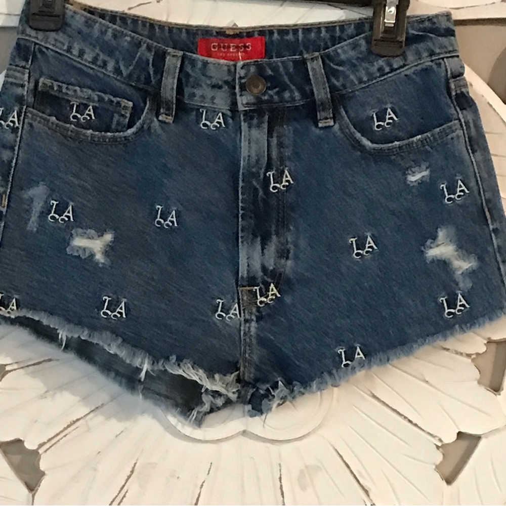 NWOT Guess Women’s LA Monogram Denim Shorts Size 6 - Picture 1 of 6
